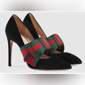 Gucci suede pumps with grosgrain ribbon.
